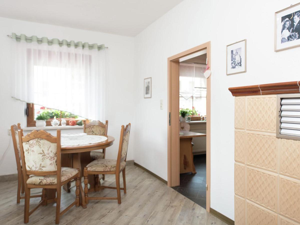 Cozy Apartment In Ore Mountains With Balcony Breitenbrunn  Phòng bức ảnh